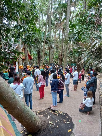 กราบขอพรพ่อปู่แม่ย่า ที่คำชะโนด