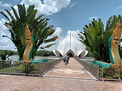 โบถกลางนำ